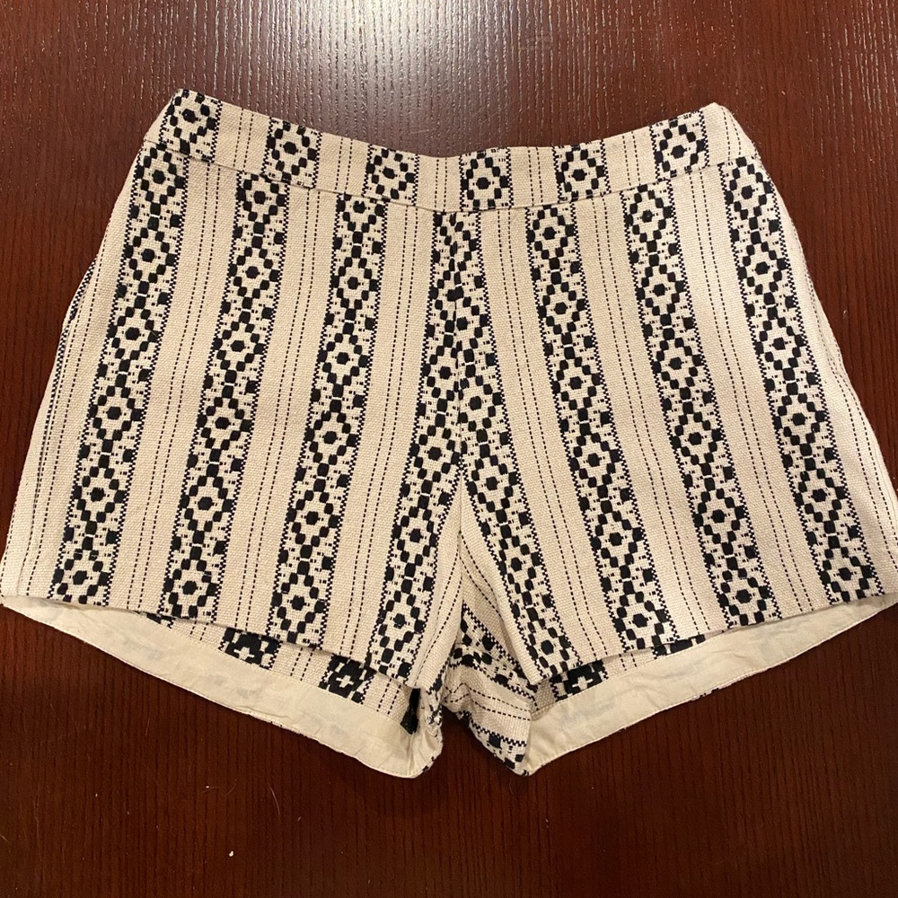 Hollister Embroidered shorts, size 5